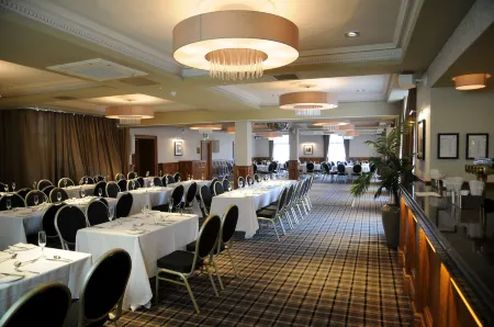 Busby Hotel Отели в г. Ньютон Мернс