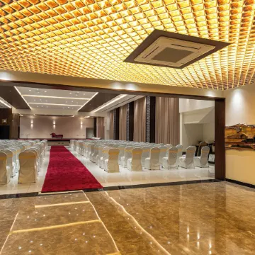 Hotel M Pro Palace Mysore - 12 Minutes to Mysore Palace