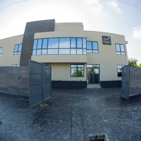 Five Clover Inn Abijo