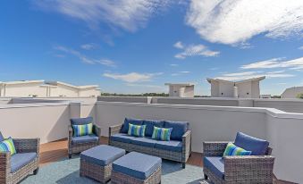 Uptown Luxury on Audubon 4 Bedroom Townhouse by RedAwning