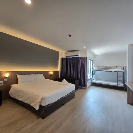 Manee Mantra Hotel, Kanchanaburi Отели рядом с достопримечательностью «Школа Висадтагунгсри»