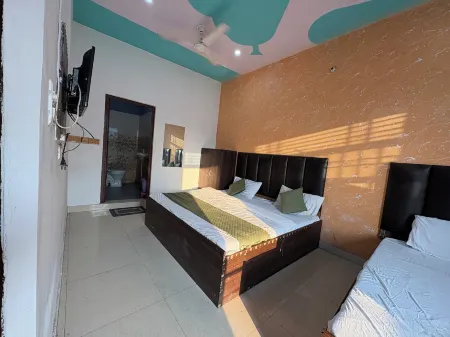 The Grand Plaza Agra Отели в г. Махуа Кхера