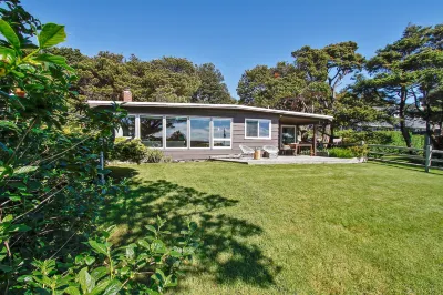Modern Love by AvantStay Serene Home in Arch Cape w Large Yard in Great Location