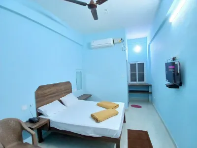 Veera Residency Hotel dekat Fortified Walls between Rajagiri and Gingee fort