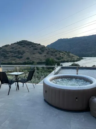 Douro Elegance Suites Отели в г. Торре-де-Монкорву