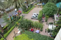 Jacaranda Hotel - parking