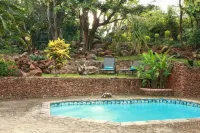 Woodlands Guest House - Swimmingpools