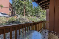 Mammoth Condo, 2 Beds+ 2 Baths, Next to Canyon Lodge-Mammoth Ski & Racquet Club