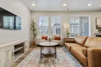 | Hounslow way | Elegant 2 bedroom townhome | Namp Hotels in Nampa