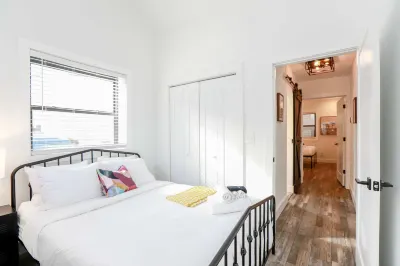 Sojourn Steps to the Beach Sleeps 4 Hotels near Great Neck Plaza Shopping Center
