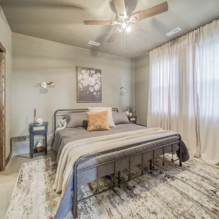 The Concord: A charming 2-bed 2-bath pet friendly house in historic Saint James