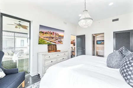 Stunning 3 bedroom Oasis, quiet and great location in world-class resort!