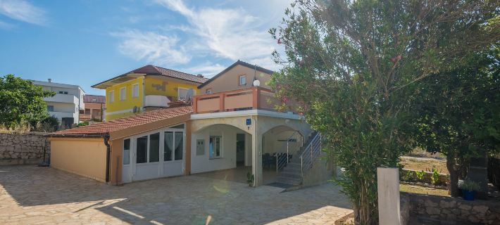 Apartments Andelic Hotels in Vir