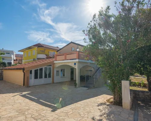 Apartments Andelic Hotels in Vir