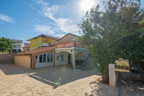 Apartments Andelic Hotels in Vir