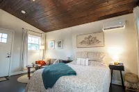 Charming Studio in Taylors by Brick and Home