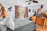 Private setting between flowing creeks, minutes from Cincinnati attractions.