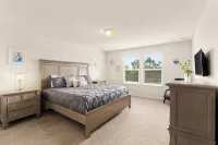 Spacious 5-Bedroom Townhome in Gated Community. Minutes from Disney! Sleeps 10