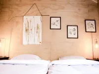 Waterlodge Tomke in Nes Hotels in Grouw