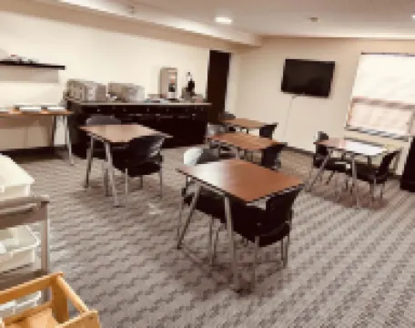 Aurora Park Inn & Suites
