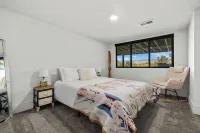 Lux! Best Views in Boise! Sauna, Hot Tub, City & Mountain Views! 4 Br, Sleeps 10