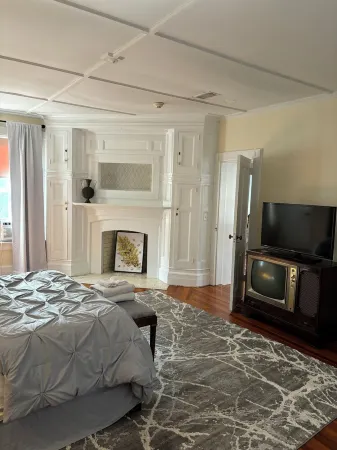 Charming 2-bedroom apartment with WiFi, AC in tranquil Morristown