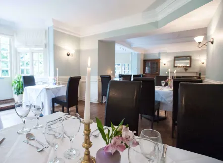 Findon Manor Hotel Отели рядом с достопримечательностью «High Salvington Windmill»