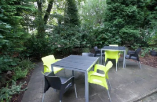 羅藤鮑姆地下室旅館