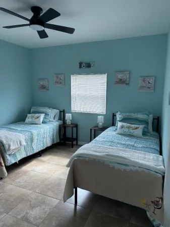 Charming 2-bedroom house on Gorgeous Venice Island! Отели в г. Венис