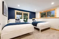 New A-Frame Chalet - Mountain Views-Sleeps 14 w/ SwimSpa-Firepit-Sauna-DogsOK