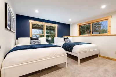 New A-Frame Chalet - Mountain Views-Sleeps 14 w/ SwimSpa-Firepit-Sauna-DogsOK