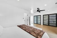 Luxury Villa in Belmont Shores 4 Bedrooms 3 Bath