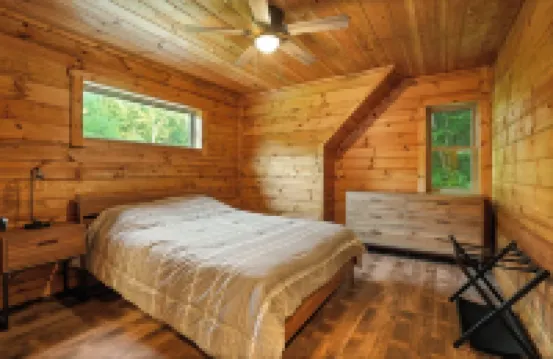 Modern Rustic Retreat ~Newly Built with Hot Tub and EV Charger, ~6mi to Ash Cave