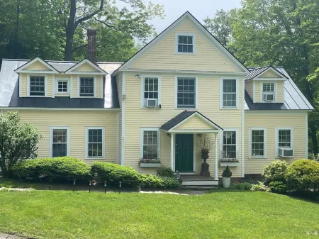 Green River Bridge Inn