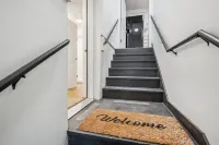 Newly Remodeled 5bed Walkable to Stowe Village