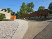 Crystal Wave Retreat, Berlin OhioHot tub and pool