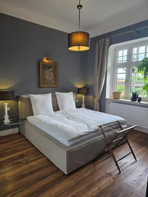 First floor apartment in a sandstone house (villa) with beautiful garden. Отели в г. 