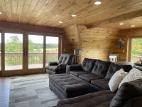 Retreat on Pekin Hill Close to skiing, splash lagoon,