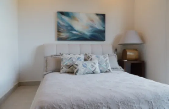 Villa Magnolia, Lux condo, steps from the beach.