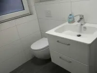 Cozy vacation apartment with terrace Alter Leuchtturm周辺のホテル