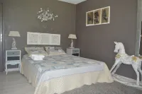 Mas Delgado, in the heart of the Luberon, at the foot of Mont Ventoux. Hotels in Monteux