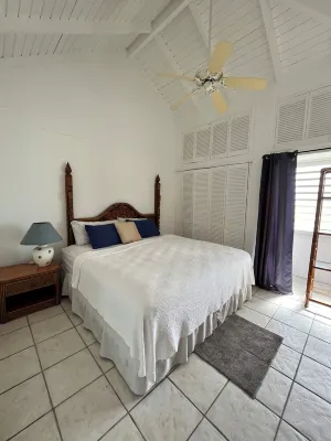Charming 2-bedroom villa with AC, WiFi, stunning ocean views