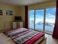 Sunlit Apartment Near Ski Area in Walchen - Pysäköinti