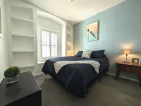 Desert Oasis, Spacious 4-bedroom house 2 king bed w/ Heated Pool & Jacuzzi