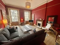 Fantastic city centre location - Spacious 3 bedroom apartment