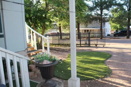 Castle House Отели в г. Пейсон