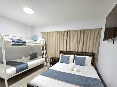 645 Airport/Top House Apartment3