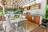 Queen Bee Villa Electricity and maid service included