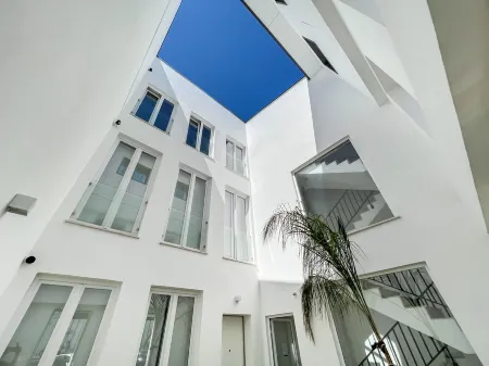 Casa Luisa - Un Appartement de Charme qui Réunit Luxe Отели рядом со станцией Setubal Railway Station