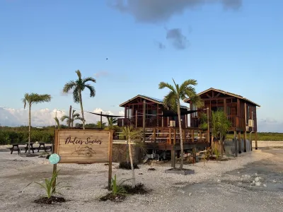 Off-grid Casita on the most popular beach area of Ambergris Caye! Hotel a 